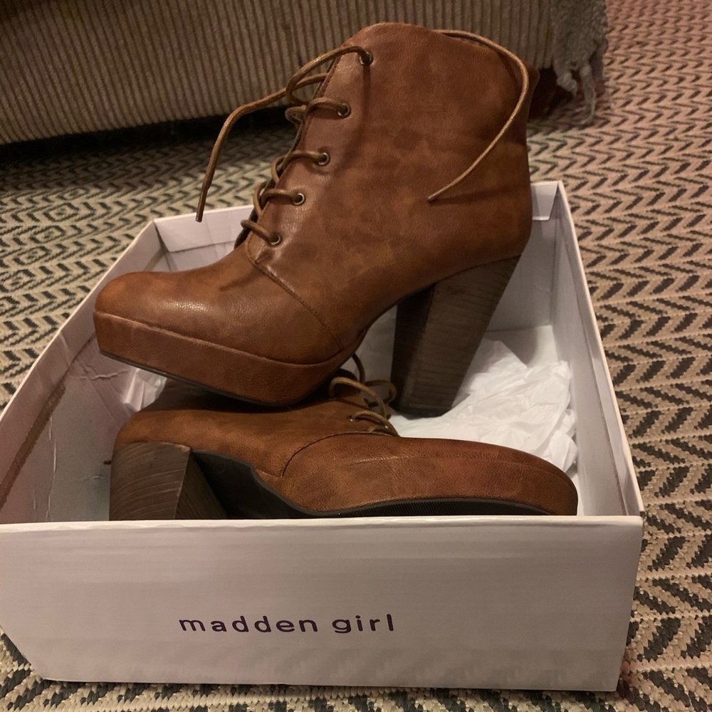 NWOT Steve Madden Booties with Heel